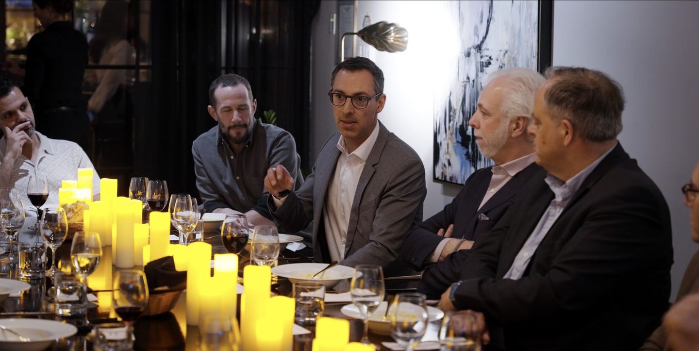 Partners and founders in conversation at a Table Ronde dinner